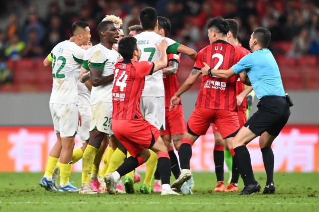 开云体育娱乐app安全-【中超】夺冠悬念继续！颜骏凌送礼 海港1比2负国安