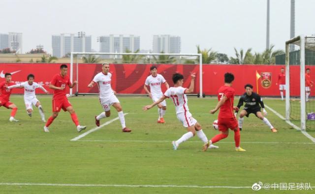 开云在线-国足冲刺亟待锻造精锐之师 抗压力提升一顽疾待解